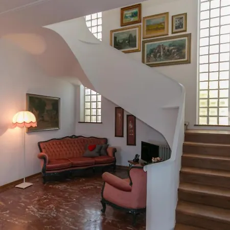 Ombrosa 8, Emma فيلة Porano