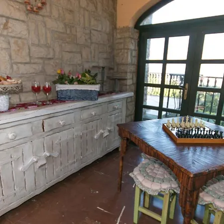 Villa Ombrosa 8, Emma *