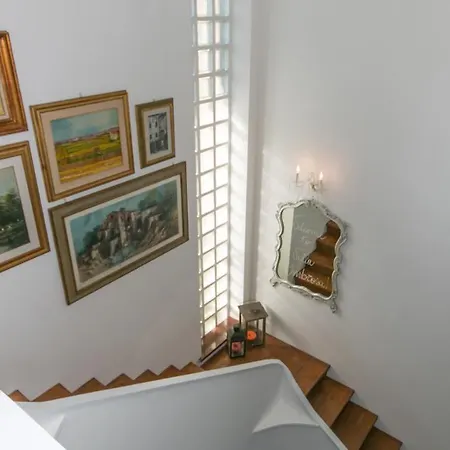 Ombrosa 8, Emma فيلة Porano